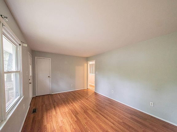 4th image of 1031 Vasseur Ave