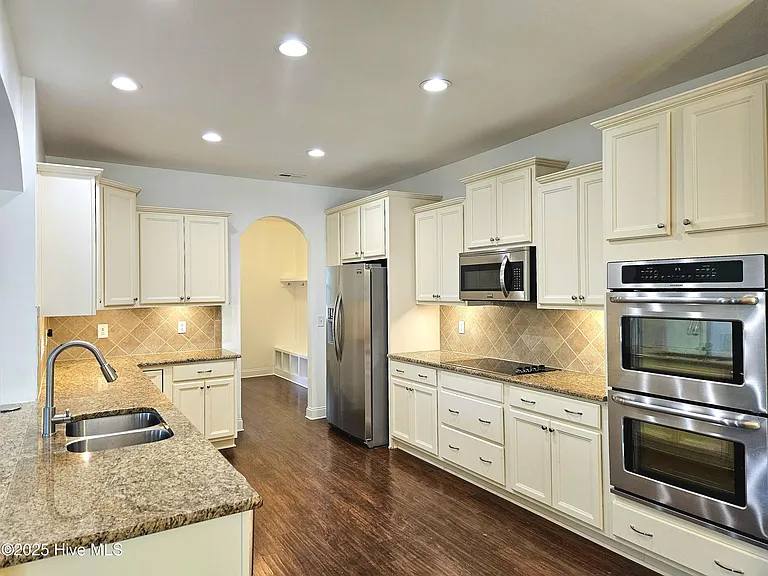 100 Mayfield Ct — Photo 13