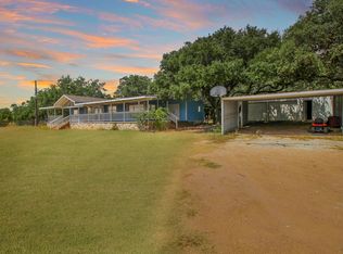 104 Packsaddle Dr, Blanco, TX 78606