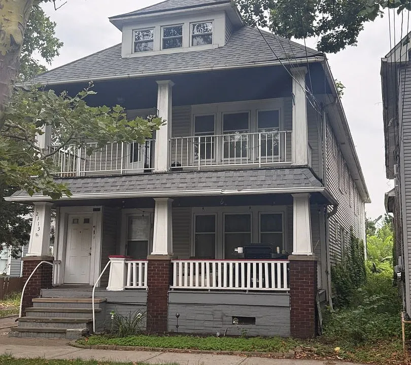 2109-2113 W 11th St