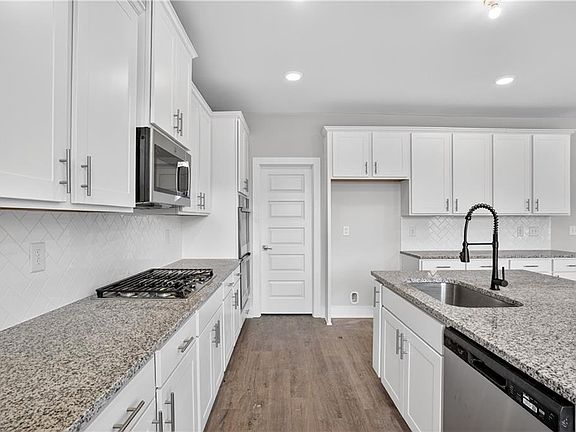 4th image of 401 Bass Cir