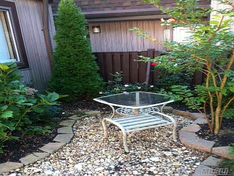 5th image of 202 Strathmore Gate Dr