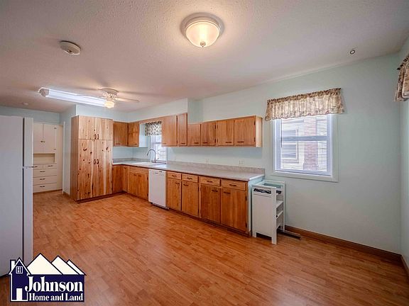 4th image of 283 E 3rd St