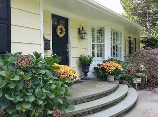 12 Cedar Ln, Setauket, NY 11733