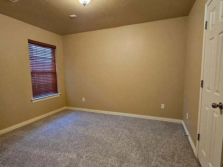 221 Dollina Ct — Photo 10