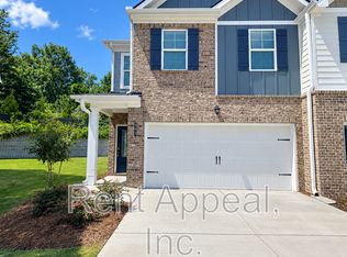 383 Lanier Cir, Woodstock, GA 30189