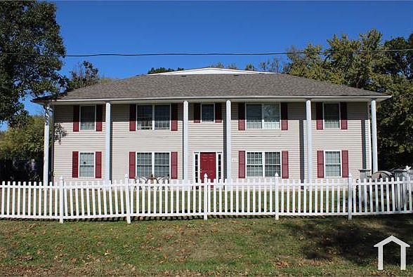 1st image of 400 E Main St APT 3