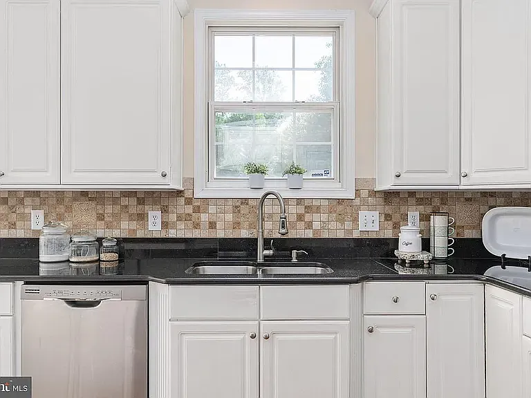 17 Whitestone Dr — Photo 6