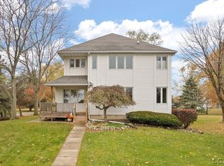 12301 Lakeshore Dr, La Salle, MI 48145