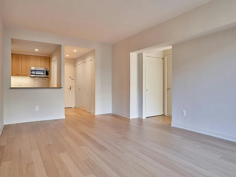 Columbus Cir #N17A — Photo 1