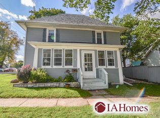 21 3rd Ave, Newhall, IA 52315