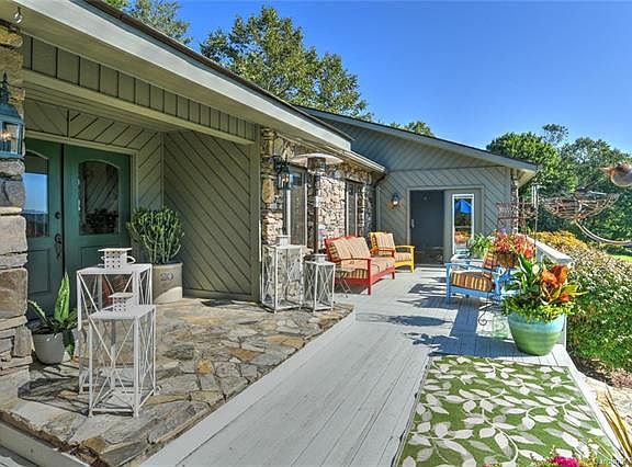 4th image of 8 Chantilly Pl