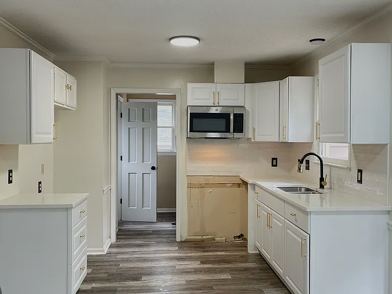 4312 Whisperwood Dr — Photo 2