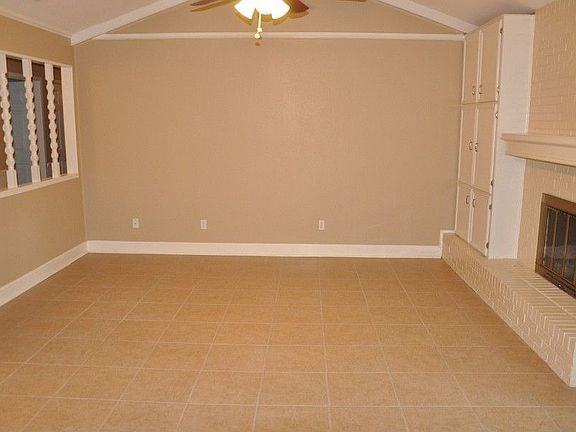 3rd image of 820 Pam Dr