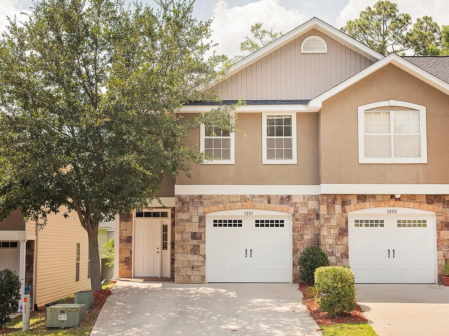 3 bed, 2.5 bath, 1740 sqft, $1,850 — Photo 1