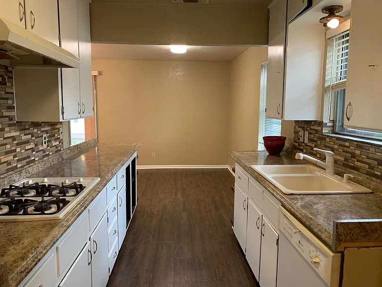 615 Bishop Dr — Photo 12