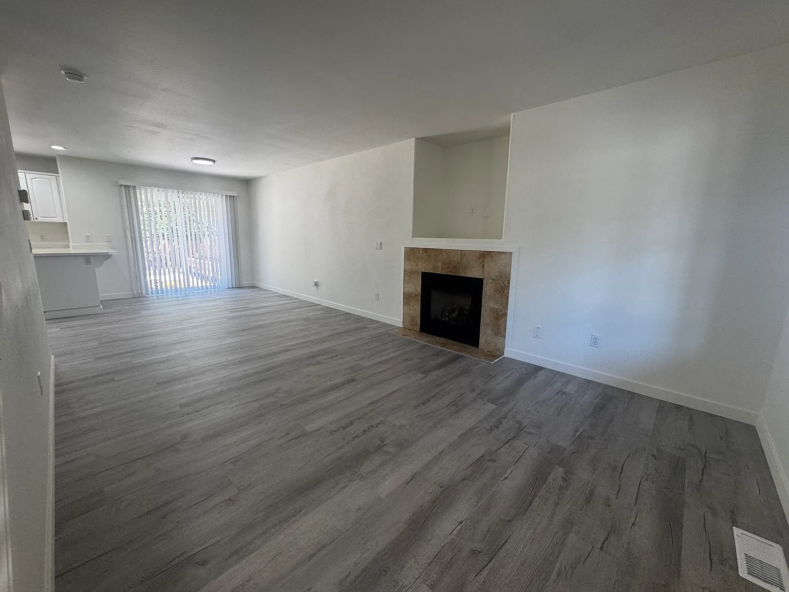 3 bed, 2.5 bath, 1431 sqft, $2,800 — Photo 3