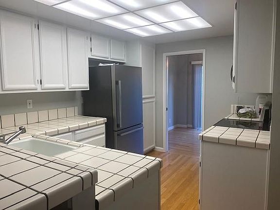 4th image of 10 Crippleridge Ct