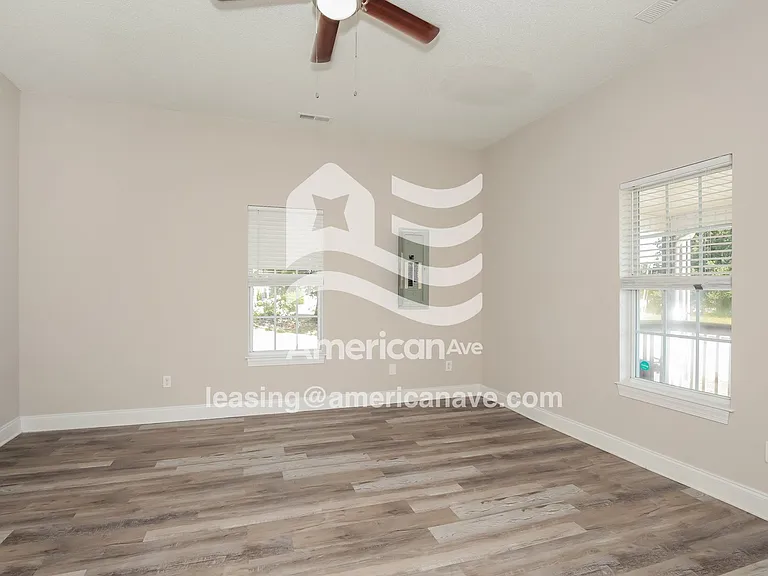 39973_004_wm_-_living_room_13187411.jpg