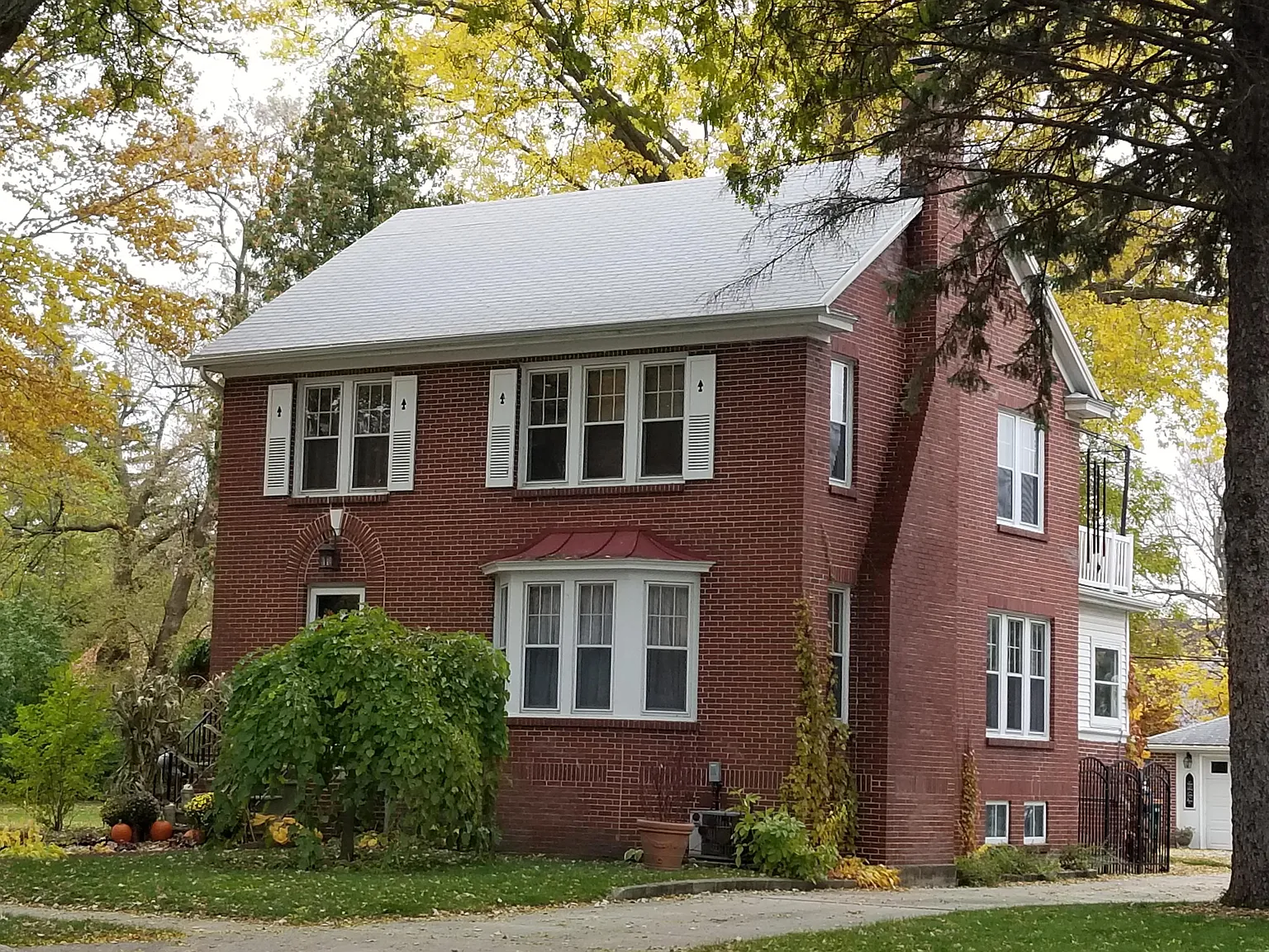 190 E Division St photo 1