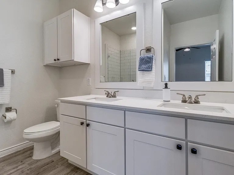 Residence at Gateway Village — Photo 6