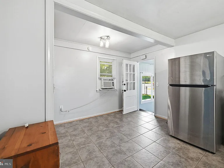 44 S Woodlawn Ave — Photo 7