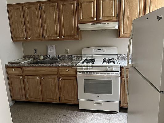 4th image of 541 McDonald Ave Bldg 1