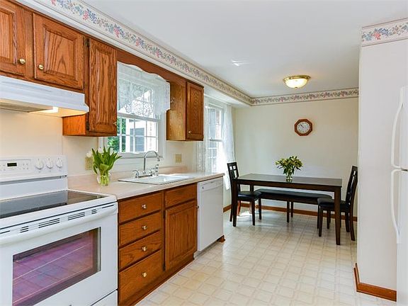 5th image of 116 N Harleston Dr