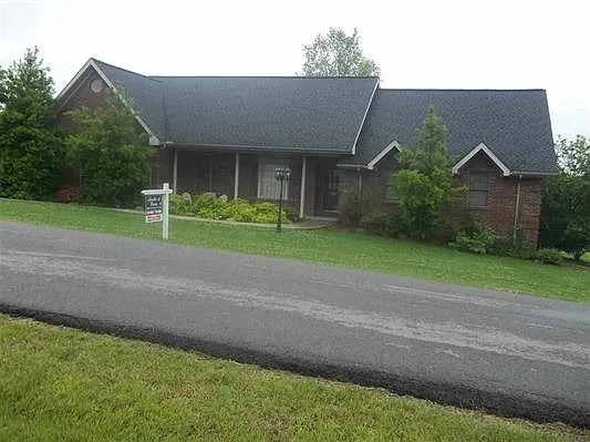 124 Saras Ln photo 1