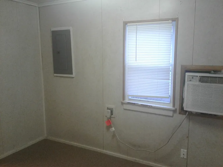 2115 N Grace Ave — Photo 7