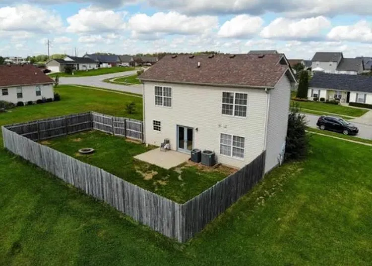 428 Greathouse Dr — Photo 2