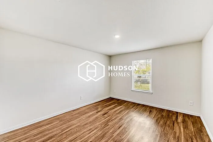 2722 Stallings Dr — Photo 8
