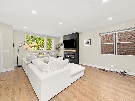 4th image of 2535 N 75th Ct