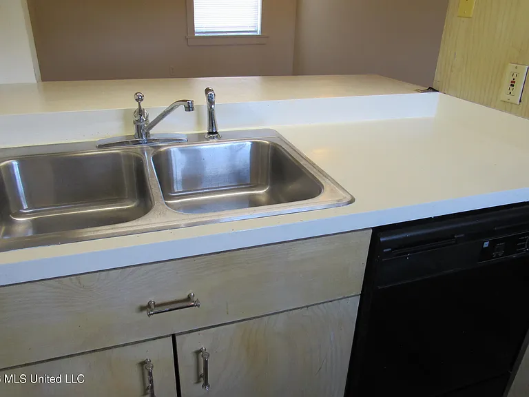 931 E Fortification St — Photo 16