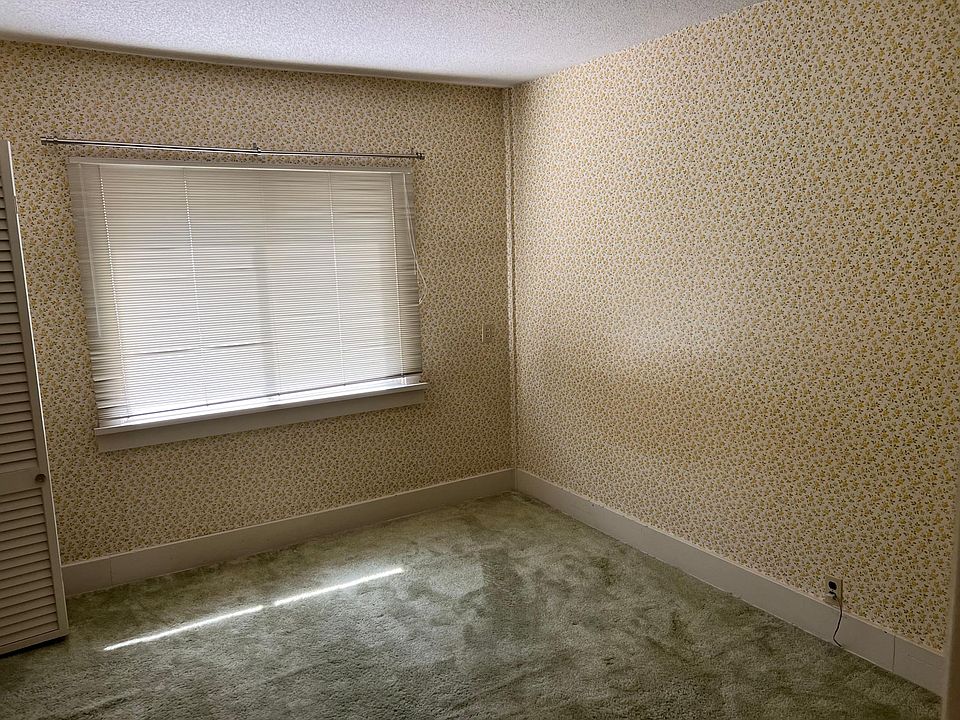 2nd image of 1401 1/2 W 5th St #1/2