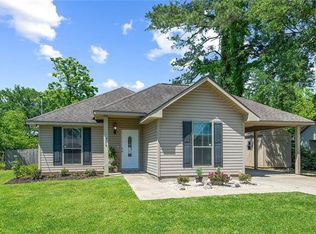 220 E Jeff St, Gonzales, LA 70737