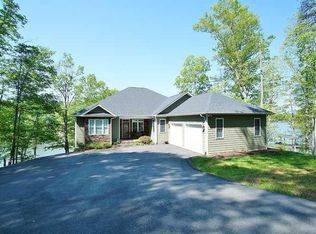 481 Stripers Ln, Moneta, VA 24121