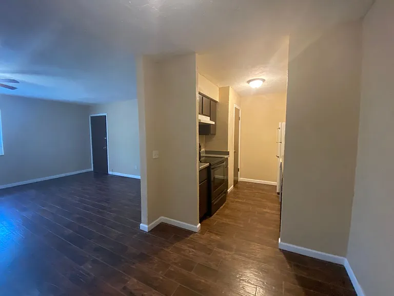 6024 Nw Expy #C — Photo 13