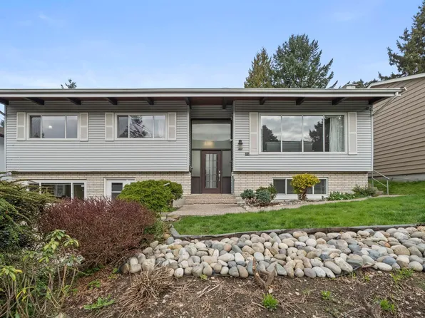 39 Mott Cres, New Westminster, BC V3L 4L8