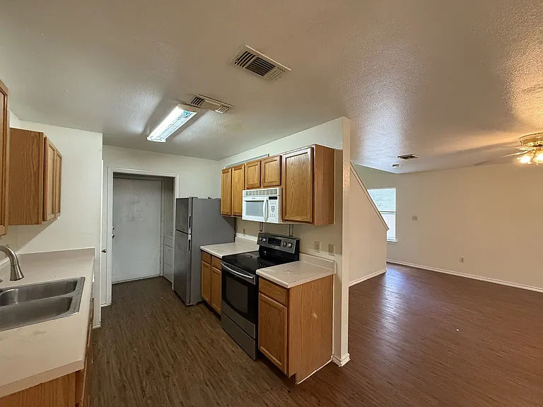 1000-1002 Sagewood Trl — Photo 7