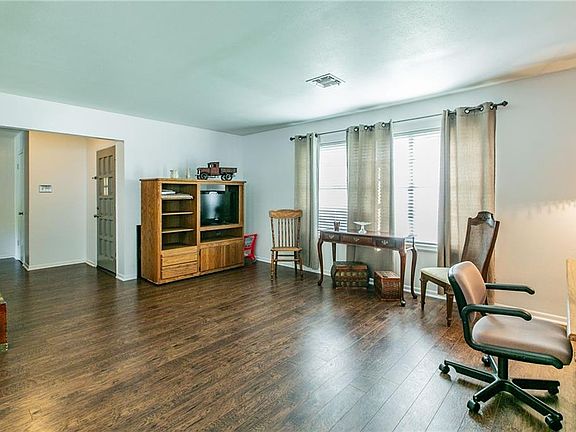 3rd image of 7317 Brentwood Cir