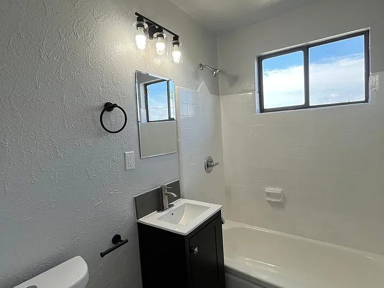 8029 S Hoover St — Photo 14
