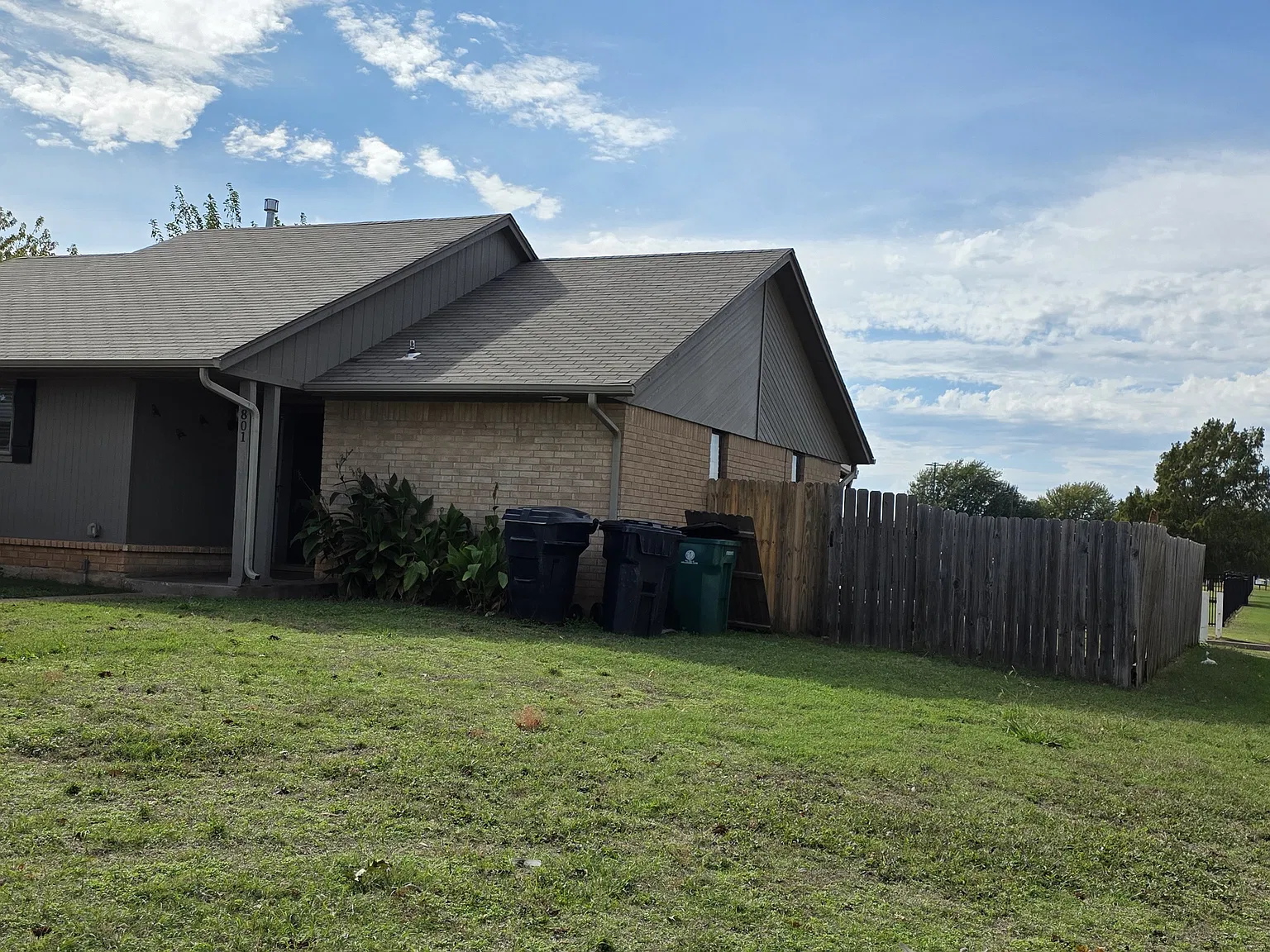 3 bed, 1296 sqft, $1,550 — Photo 2