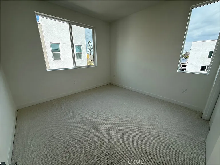 693 S Lyon St — Photo 21