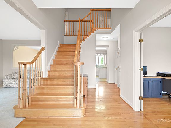 Hardwood Entry and Stairs