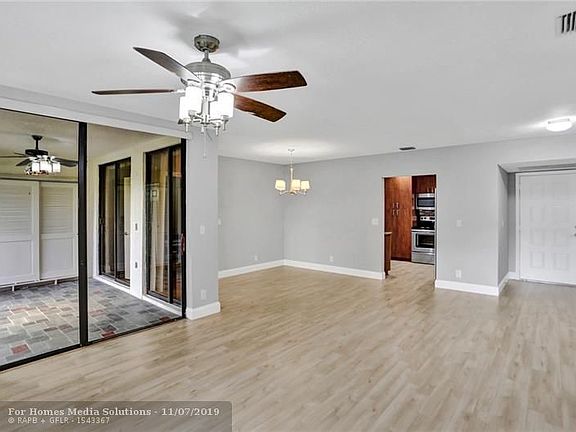 5th image of 4671 Carambola Cir N #2752