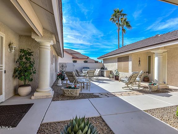 Furnished Courtyard with Cooking Grill