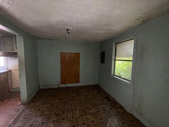 4th image of 131 Wheat St
