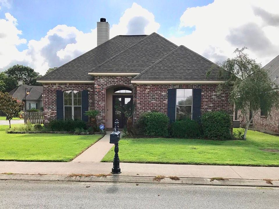 1st image of 901 Southlake Cir
