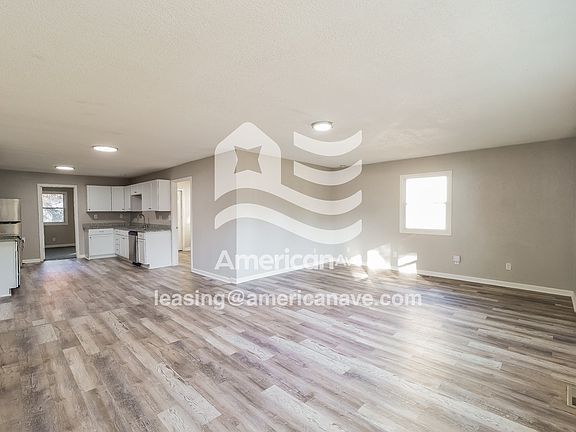 977685_004_wm_-_living_room_13310420.jpg